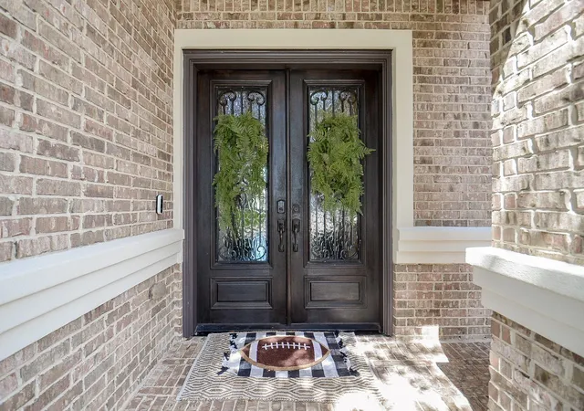 4th image of 2015 Shadow Bend Dr, Sugar Land, TX 77479 | MLS# 80255343