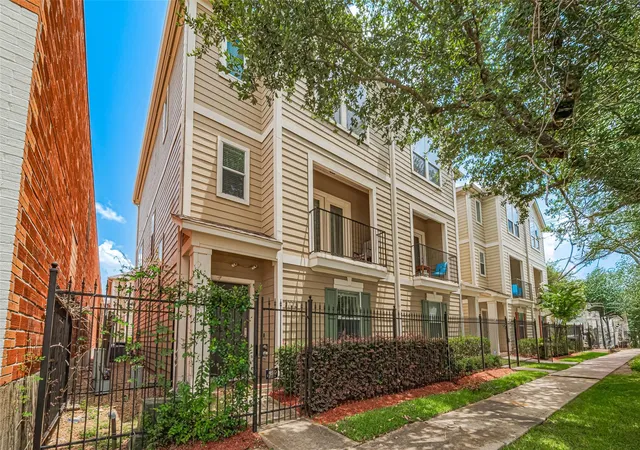 Photo 1 of Townhouse for sale at 1113 Palmer St, Houston, TX 77003 | MLS# 96565785 | Listing updated on 2026-08-06