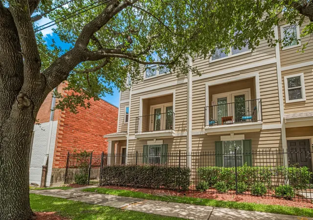 Photo 3 of Townhouse for sale at 1113 Palmer St, Houston, TX 77003 | MLS# 96565785 | Listing updated on 2026-08-06