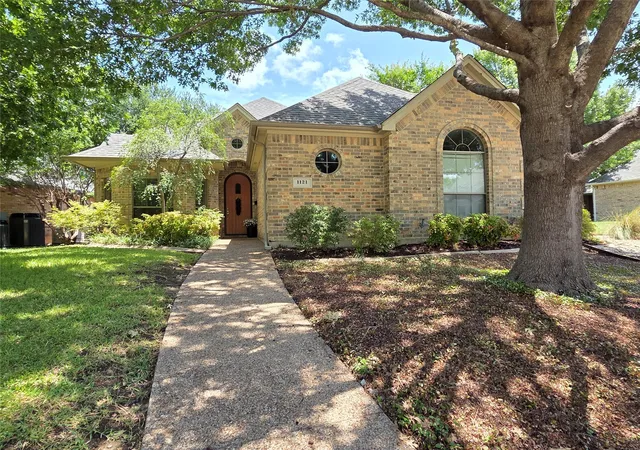 Photo 3 of Single family home for sale at 1121 Gabriel Ln, Fort Worth, TX 76116 | MLS# 86343040 | Listing updated on 2026-07-24