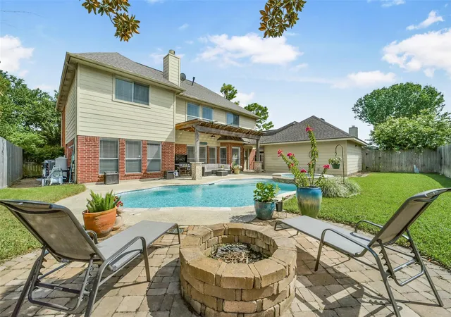 Homes for sale in Pearland, TX | 3710 Pine Tree Dr, Pearland, TX 77581 | MLS# 30136744