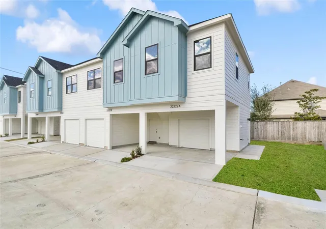 3rd image of 4607 Indie Hts Ln, Houston, TX 77018
