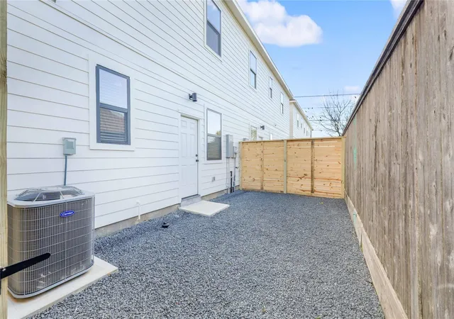 5th image of 4607 Indie Hts Ln, Houston, TX 77018