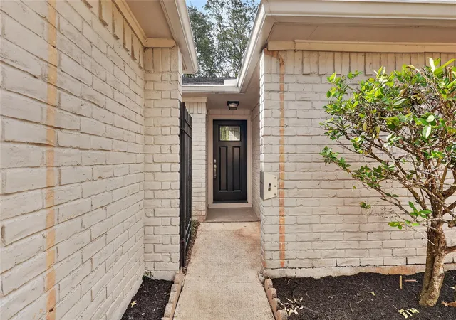 Photo 2 of Sale Pending at 2747 Colony Dr, Sugar Land, TX 77479 | MLS# 12142722 | Listing updated on 2026-09-25