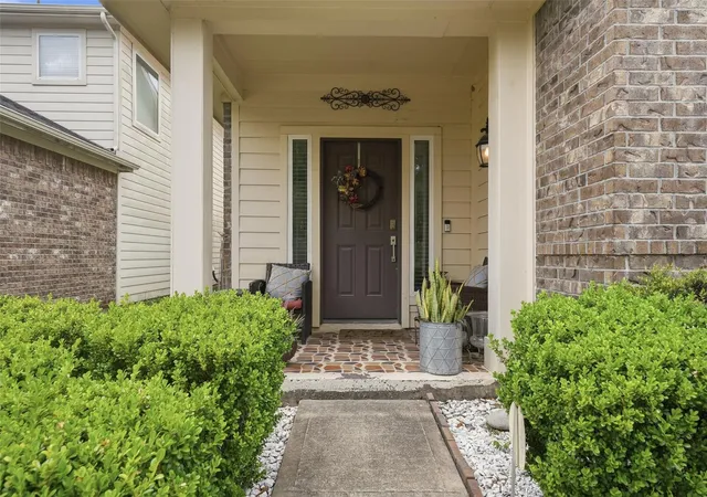 Photo 3 of Single family home for sale at 13102 Royal Bell Ct, Houston, TX 77047 | MLS# 12125290 | Listing updated on 2026-04-23