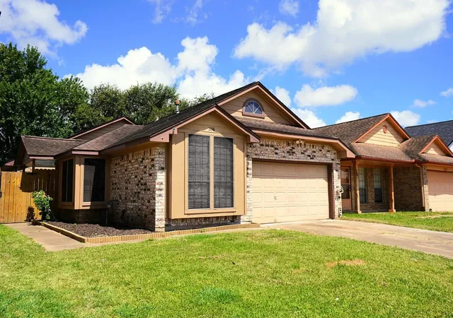 2nd image of 106 Coffee Ln, Lake Jackson, TX 77566 | MLS# 51071732