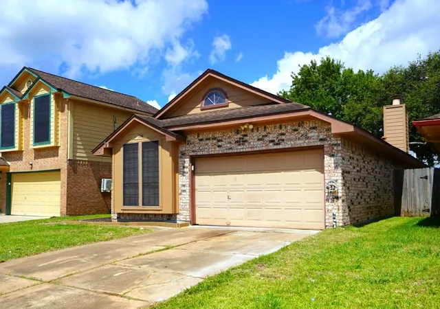 3rd image of 106 Coffee Ln, Lake Jackson, TX 77566 | MLS# 51071732