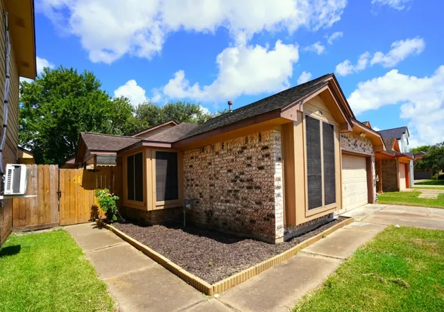 4th image of 106 Coffee Ln, Lake Jackson, TX 77566 | MLS# 51071732
