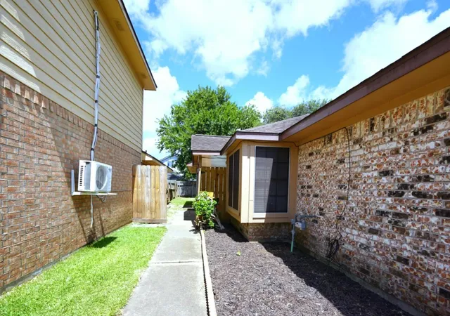 5th image of 106 Coffee Ln, Lake Jackson, TX 77566 | MLS# 51071732