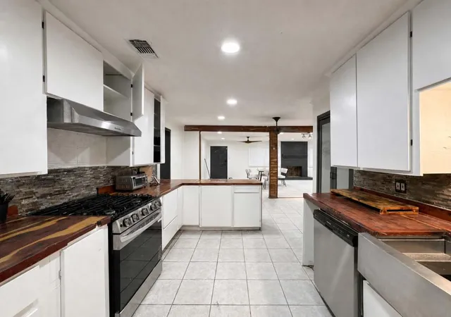 Photo 4 of Single family home for sale at 435 County Rd 3310, Cleveland, TX 77327 | MLS# 65853294 | Listing updated on 2026-08-07