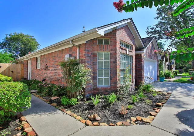 1st image of 422 Cherry Laurel Dr, Tomball, TX 77375 | MLS# 77297189