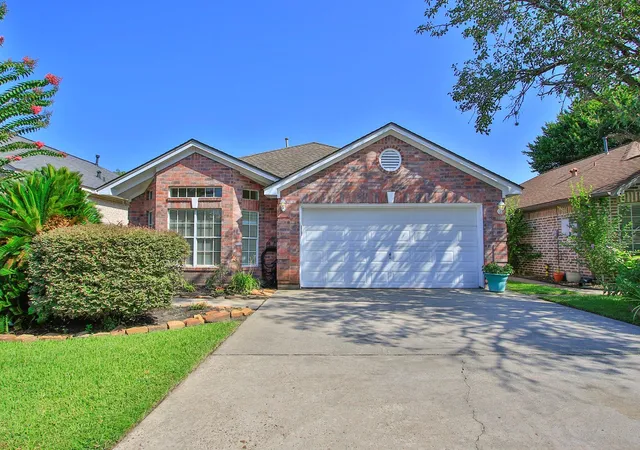 2nd image of 422 Cherry Laurel Dr, Tomball, TX 77375 | MLS# 77297189