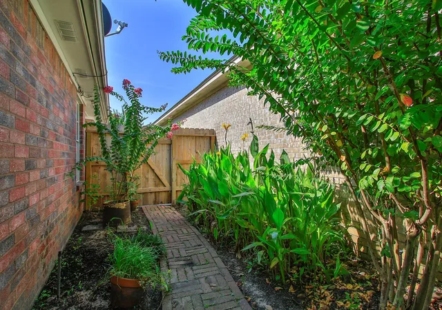 41st image of 422 Cherry Laurel Dr, Tomball, TX 77375 | MLS# 77297189