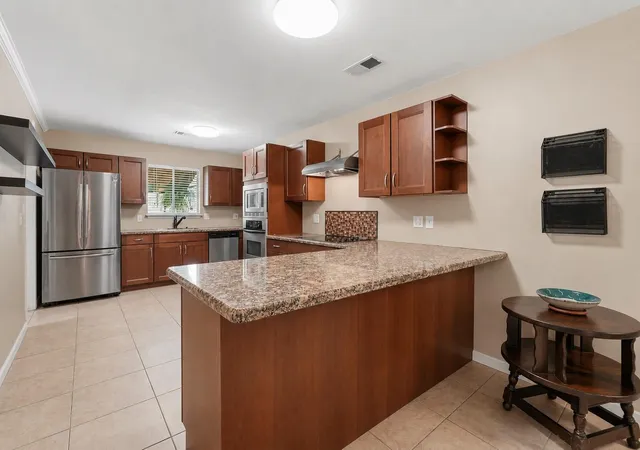 Photo 3 of Sale Pending at 9546 Meadowvale Dr, Houston, TX 77063 | MLS# 93510958 | Listing updated on 2026-09-20