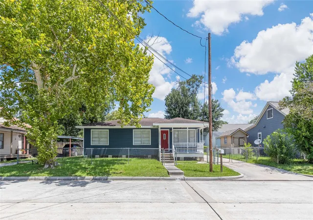 Photo 2 of Single family home for sale at 515 2nd Street, Humble, TX 77338 | MLS# 87670486 | Listing updated on 2026-09-15