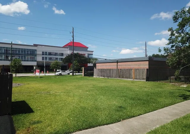 Photo 2 of Land for sale at 5309 Mcculloch Cir, Houston, TX 77056 | MLS# 39109669 | Listing updated on 2026-03-18