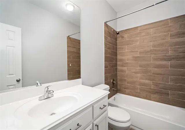 2nd image of 5105 Southwind St, Houston, TX 77033