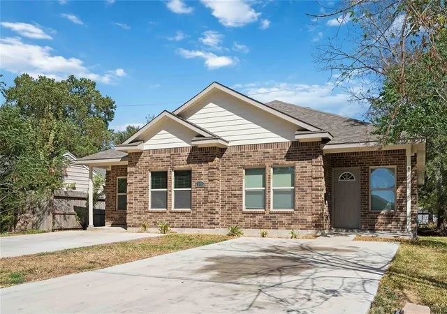 2nd image of 5105 Southwind St #A&B, Houston, TX 77033 | MLS# 27362576
