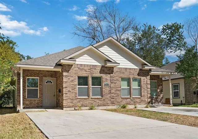 3rd image of 5105 Southwind St, Houston, TX 77033