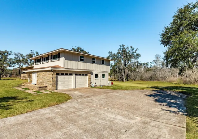 Homes for sale in Lake Jackson, TX | 504 W Hwy 332 W, Lake Jackson, TX 77566 | MLS# 36683632