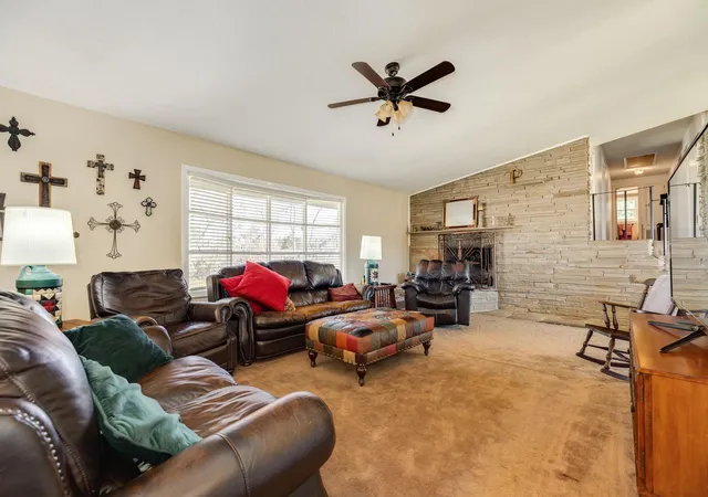 4th image of 504 W Hwy 332 W, Lake Jackson, TX 77566 | MLS# 36683632