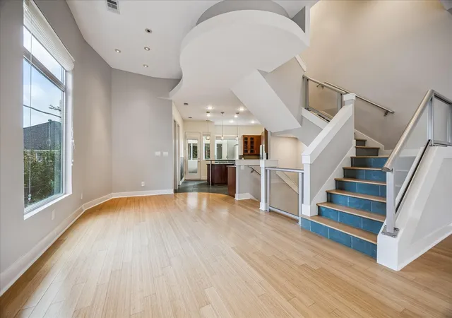 Photo 2 of Townhouse for sale at 1610 Calumet St, Houston, TX 77004 | MLS# 91514507 | Listing updated on 2026-09-27