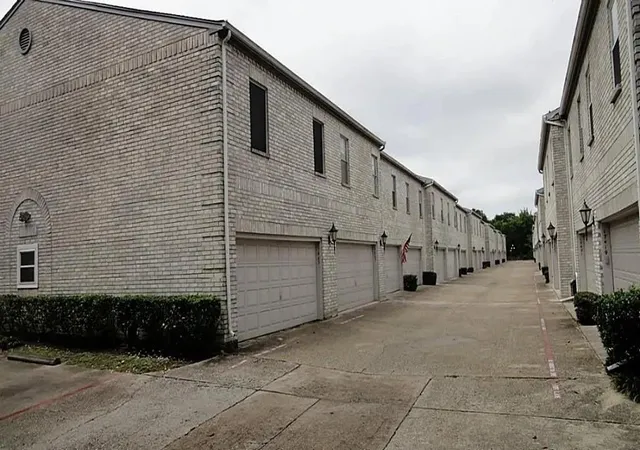 Condo for sale at 17465 Red Oak Dr #7465, Houston, TX 77090 | MLS# 82352102