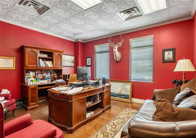 3rd image of 5902 Winsome Ln, Houston, TX 77057 | MLS# 55233333