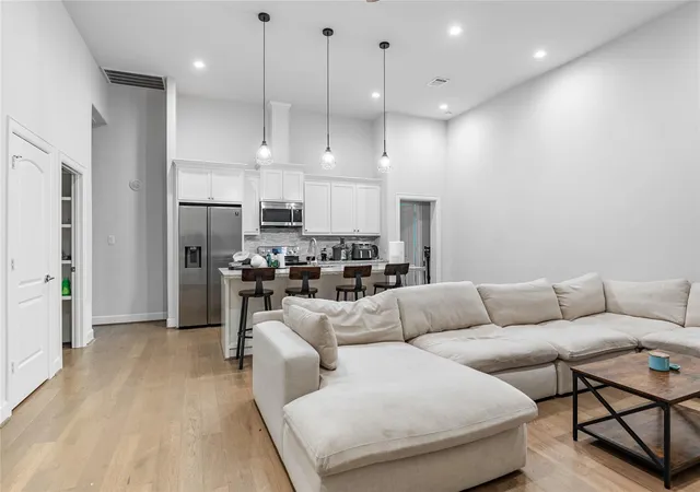 4th image of 5902 Winsome Ln, Houston, TX 77057 | MLS# 55233333