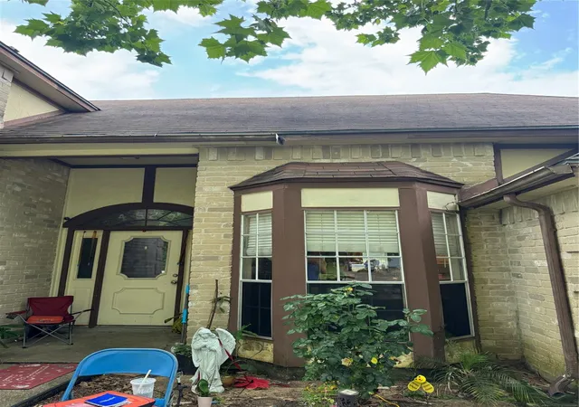Photo 1 of Sale Pending at 4529 Coronado St, Seabrook, TX 77586 | MLS# 40937360 | Listing updated on 2026-09-10