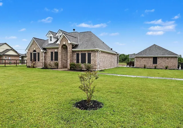 Photo 2 of Single family home for sale at 7730 Pebble Hl Ln, Rosharon, TX 77583 | MLS# 90343293 | Listing updated on 2026-09-03