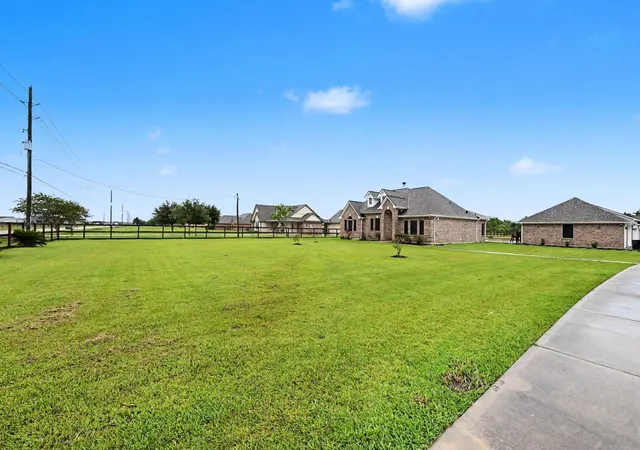 Photo 3 of Single family home for sale at 7730 Pebble Hl Ln, Rosharon, TX 77583 | MLS# 90343293 | Listing updated on 2026-09-03