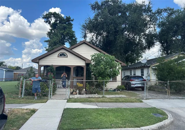 1st image of 6641 Avenue K, Houston, TX 77011 | MLS# 63328082