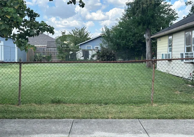 4th image of 6641 Avenue K, Houston, TX 77011 | MLS# 63328082