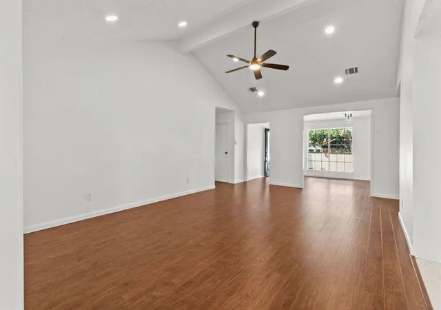 5th image of 501 Valley Brook Dr, La Porte, TX 77571 | MLS# 61891676