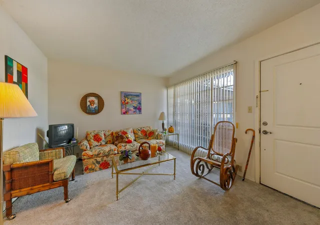 Listing Photo 4 - Condo for sale in building located at 2503 Mccue Rd, Houston, TX 77056 - Unit #36