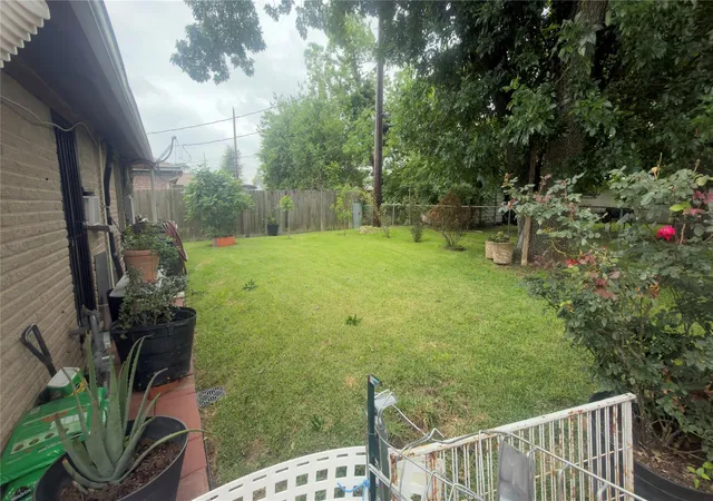 24th image of 4930 Teton St, Houston, TX 77033 | MLS# 92802725