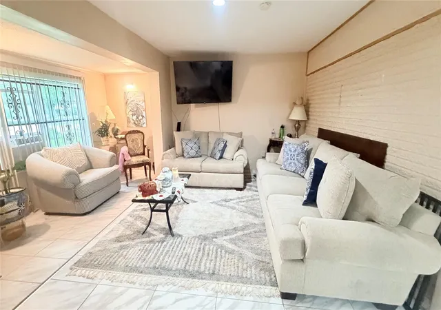 Photo 3 of Single family home for sale at 4930 Teton St, Houston, TX 77033 | MLS# 92802725 | Listing updated on 2026-05-09