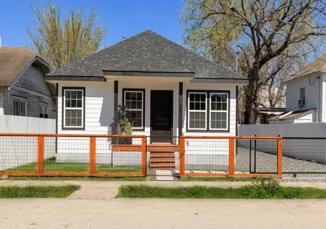 Photo 1 of Single family home for sale at 409 Winnie St, Houston, TX 77009 | MLS# 47038980 | Listing updated on 2026-09-20