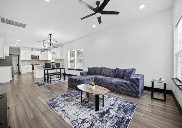 Photo 4 of Single family home for sale at 409 Winnie St, Houston, TX 77009 | MLS# 47038980 | Listing updated on 2026-09-20