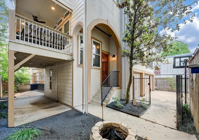 Photo 2 of Single family home for sale at 5217 Blossom St #C, Houston, TX 77007 | MLS# 41252987 | Listing updated on 2026-09-12