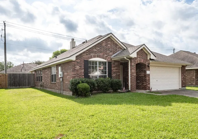 2nd image of 8402 Coleus Ln, Baytown, TX 77521 | MLS# 53566512