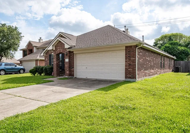3rd image of 8402 Coleus Ln, Baytown, TX 77521 | MLS# 53566512