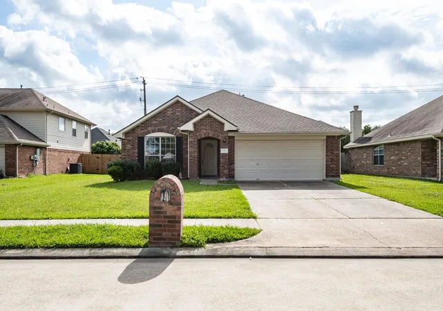 4th image of 8402 Coleus Ln, Baytown, TX 77521 | MLS# 53566512