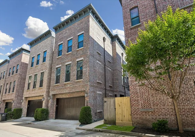 1st image of 2913 Hicks St, Houston, TX 77007 | MLS# 84402582