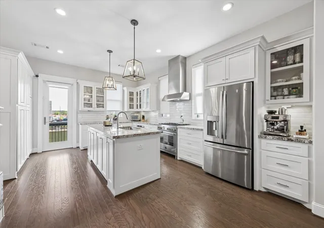 2nd image of 2913 Hicks St, Houston, TX 77007 | MLS# 84402582