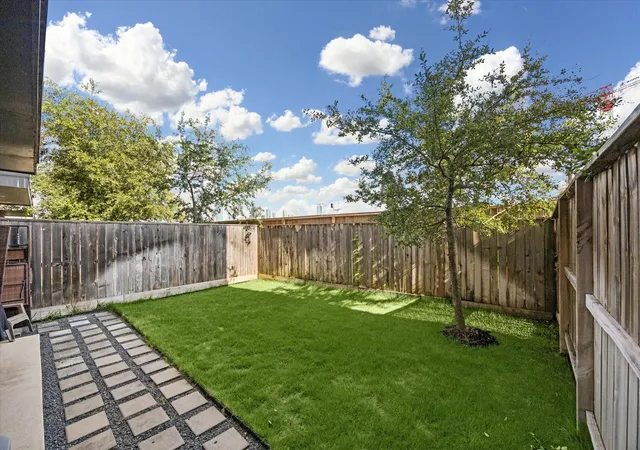 5th image of 2913 Hicks St, Houston, TX 77007 | MLS# 84402582