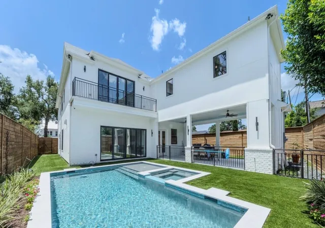 Photo 2 of Single family home for sale at 974 W 43rd Street, Houston, TX 77018 | MLS# 57817331 | Listing updated on 2026-07-17