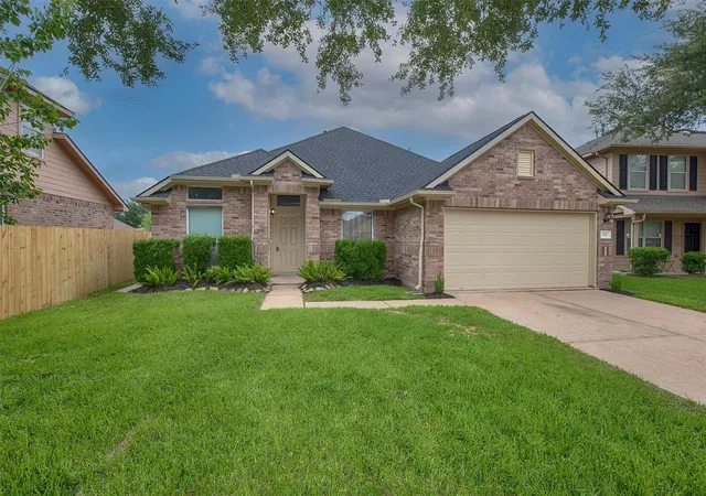 1st image of 914 Cove Crest Trl, Fresno, TX 77545 | MLS# 83394039