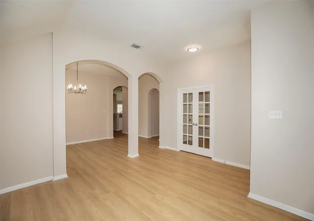 5th image of 914 Cove Crest Trl, Fresno, TX 77545 | MLS# 83394039